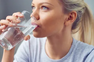 गलत तरीके से पानी पीना नुकसानदायक