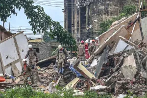 ब्राजील में इमारत ढहने से तीन लोगों की मौत, 10 लोग लापता
