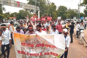 छात्रों ने शिक्षकों के समर्थन में निकाली रैली 