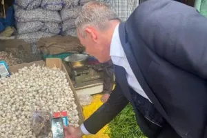 वोल्कर विसिंग ने दिल्ली में खरीदी सब्जियां, यूपीआई से किया भुगतान 