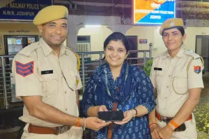 जयपुर रेलवे स्टेशन पर चोरी हुआ फोन, चोर ने अजमेर में बेच दिया