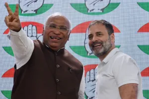 Rahul Gandhi पर सुप्रीम कोर्ट के फैसले को खड़गे-प्रियंका ने बताया सत्य की जीत