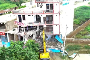 Nuh Violence Bulldozer Action: नूंह में पंजाब और हरियाणा हाईकोर्ट ने लगाई बुलडो़जर कार्रवाई पर रोक