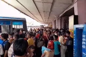 जयपुर में बस स्टैंड पर यात्रियों की भीड, रोडवेज की बसें पड़ी कम