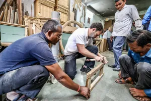 Rahul Gandhi furniture Market visit: राहुल ने की कीर्तिनगर स्थित फर्नीचर मार्केट मेें बढ़ईओं से मुलाकात