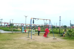 शाम होते ही लग रहा मनचलों का जमावड़ा, लोग परेशान