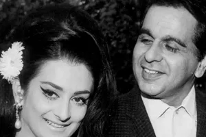शादी की सालगिरह पर दिलीप कुमार को याद कर भावुक हो गई सायरा बानो
