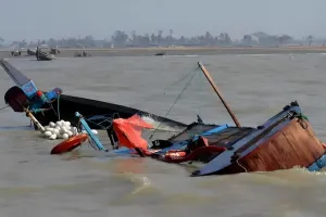 नाइजीरिया में डूबी नाव, 17 लोगों की मौत