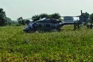 मध्य प्रदेश में हेलीकॉप्टर में तकनीकी खराबी के कराण खेत में कराई सुरक्षित लैंडिंग 