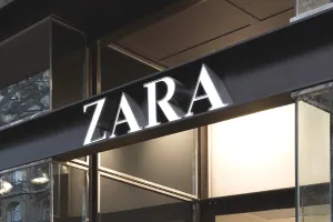 सस्ते कपड़े पर ज़ारा कंपनी का टैग लागकर 3-4 हजार में बेचा