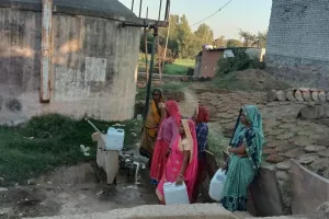 असर खबर का - एक दिन में हुई पानी की सप्लाई चालू, ग्रामीणों को मिली राहत