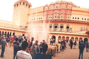 आमेर में 13,322, हवामहल में आए 9 हजार से अधिक पर्यटक