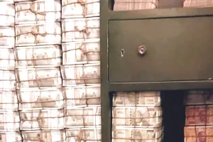 कांग्रेस सांसद के ठिकानों पर आईटी रेड: 200 करोड़ से ज्यादा की नकदी मिली