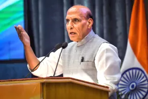 राजनाथ सिंह का बड़ा बयान: बोले-देश की रक्षा के लिए कंधे से कंधा मिलाकर लड़ना होगा, आजकल के युद्ध सीमाओं से परे