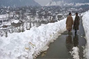कश्मीर में शीतलहर का प्रकोप जारी, श्रीनगर में न्यूनतम तापमान -3.8 डिग्री सेल्सियस दर्ज किया गया