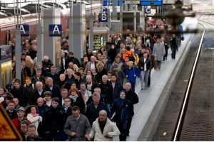जर्मनी में हड़ताप पर ट्रेन चालक, यात्री परिवहन बाधित 