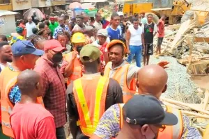 नाइजीरिया में बाजार में ढही निर्माणाधीन इमारत, 6 लोगों की मौत