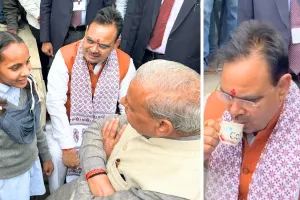 मुख्यमंत्री ने थड़ी पर बैठकर चाय की चुस्की ली, आमजन से की चर्चा