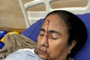  ममता बनर्जी के सिर में लगी चोट, घर में टहल रही थी, गिरने से लहूलुहान हुई दीदी