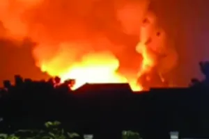 इंडोनेशिया में सैन्य गोला-बारूद गोदाम में विस्फोट,130 परिवारों को निकाला 