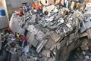 पाकिस्तान में एक आवासीय इमारत ढहने से 9 लोगों की मौत, अन्य घायल