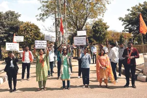विद्यार्थी परिषद् ने किया विश्वविद्यालय  में विरोध प्रदर्शन