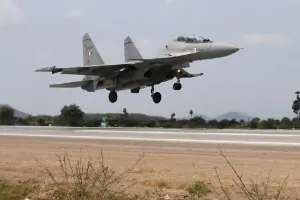 वायु सेना के लडाकू विमानों ने आंध्र प्रदेश में राष्ट्रीय राजमार्ग से भरी उड़ान, कैशल का दिया परिचय