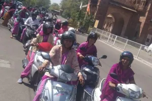 महिलाओं द्वारा मतदाता जागरूकता दुपहिया वाहन रैली निकाली गई 