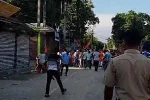 बंगाल में चुनाव के दौरान हिंसा, भाजपा-तृणमूल कार्यकर्ताओं के बीच पथराव 
