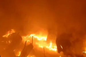 बंगाल में तड़के लगी भीषण आग, रासायनिक पदार्थ का गोदाम जलकर खाक