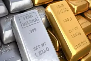शुद्ध सोना 550 रुपए और चांदी 300 रुपए सस्ती