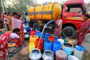 तापमान बढ़ा तो पानी घटा, गांव-शहरोँ में टैंकरों से बुझ रही प्यास