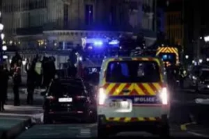 पेरिस में एक 8 मंजिला इमारत में लगी आग, 3 लोगों की मौत