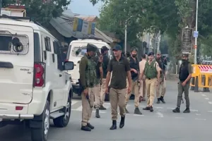 कश्मीर में  गैंगस्टरों के साथ फायरिंग में घायल पुलिसकर्मी की मौत