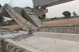 तेलंगाना में तेज हवा से ढहा 8 साल से बन रहा पुल