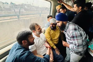 Rahul Gandhi ने किया दिल्ली मेट्रो का सफर, लिखा- दिल्ली के दिलवालों के साथ