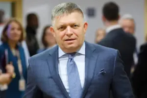 स्लोवाकिया के प्रधानमंत्री रॉबर्ट फिको को मारी गोली 