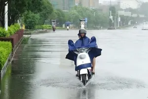 चीन में भारी बारिश को लेकर अलर्ट, तूफान का अनुमान