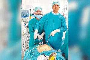 SMS Hospital : जटिल सर्जरी से निकाली महिला के पित्ताशय-आंत में फंसी 30 पथरियां