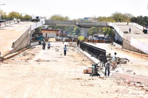 सिग्नल लाइट फ्री चौराहा बी-टू-बाइपास बना मुसीबत