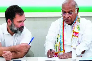 खड़गे-राहुल गांधी ने प्रदेश पदाधिकारियों और लोकसभा उम्मीदवारों के साथ की बैठक, विभिन्न मुद्दों पर किया विचार