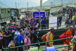 अमरनाथ यात्रा के लिए तीर्थयात्रियों का पहला जत्था रवाना 