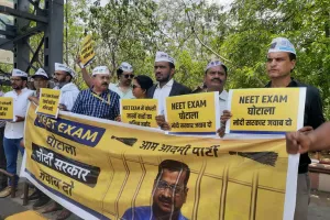 NEET Exam निरस्त करने की मांग पर AAP ने किया प्रदर्शन