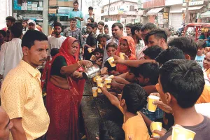 ठाकुरजी के मंदिरों में आज मनेगी निर्जला एकादशी