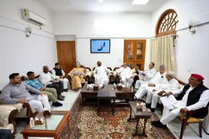 INDIA Alliance के नेताओं की बैठक जारी