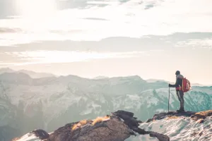 ट्रैकिंग पर गए पर्यटकों का दल हिमपात में फंसा, पांच शव बरामद, चार लापता