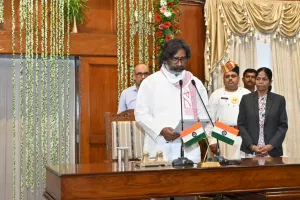 Hemant Soren Oath Ceremony : हेमंत सोरेन फिर बने सीएम, जेल से रिहा होने के बाद फिर शपथ