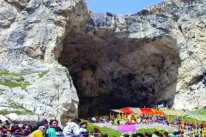 कश्मीर में अमरनाथ यात्रा बहाल, गुफा मंदिर में पूजा-अर्चना की दी अनुमति 