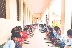 शिक्षा की राह हुई आसान, शिक्षकों ने बदली स्कूल की सूरत