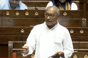 बजटों में किया संविधान का उल्लंघन, देश में बढ़ी असमानता : दिग्विजय 